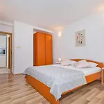 Bis 1 & 2 Apartman *
