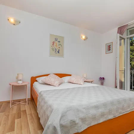 Bis 1 & 2 Apartment