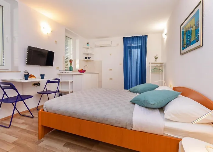 Apartment Bis 1 & 2 *